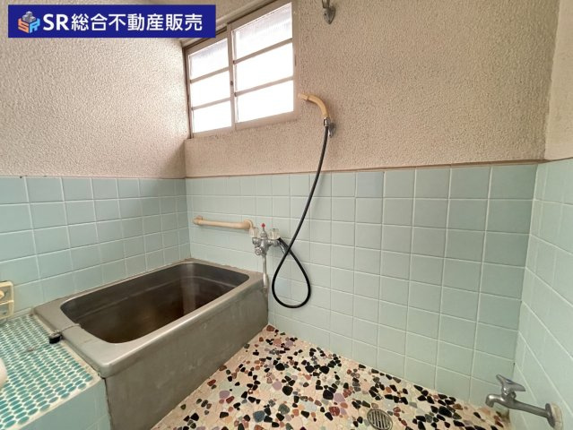 中石切町4丁目中古戸建の浴室|お風呂には窓もあり、換気がバッチリとできます☆