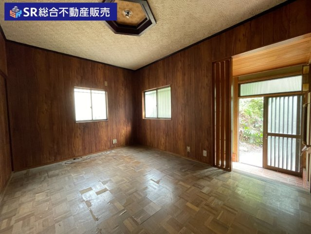 中石切町4丁目中古戸建の洋室|グルっと1周しやすい造りで高齢の方にも生活しやすいです！