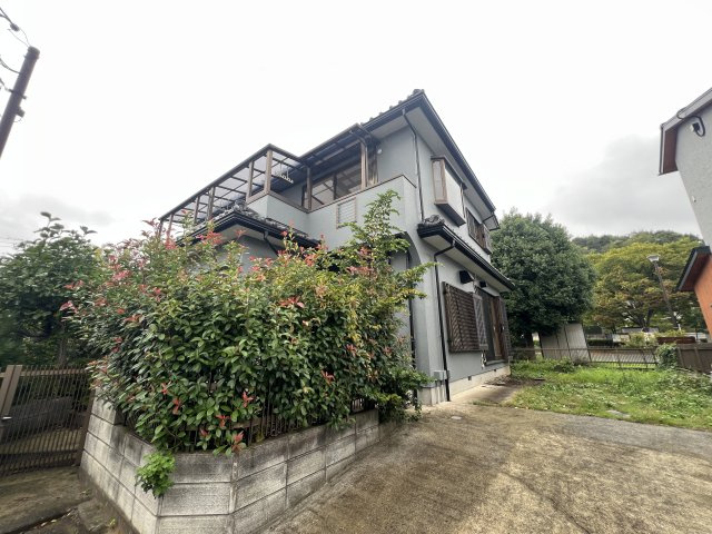 希少な５ＬＤＫのゆとりある間取り◎住めちゃうくらい広い屋根裏収納もついてます♪学校や公園も近く、子育て環境としてもＧＯＯＤ☆な『都筑区牛久保東２丁目』リフォーム戸建の外観|外観もきれいです