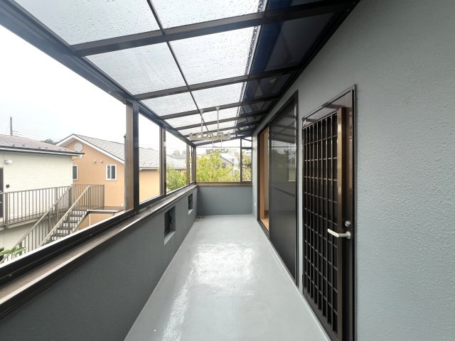 希少な５ＬＤＫのゆとりある間取り◎住めちゃうくらい広い屋根裏収納もついてます♪学校や公園も近く、子育て環境としてもＧＯＯＤ☆な『都筑区牛久保東２丁目』リフォーム戸建のバルコニー|バルコニー付きです