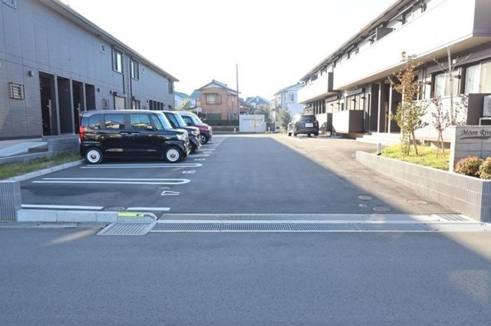 ムーンリバー　A棟の駐車場