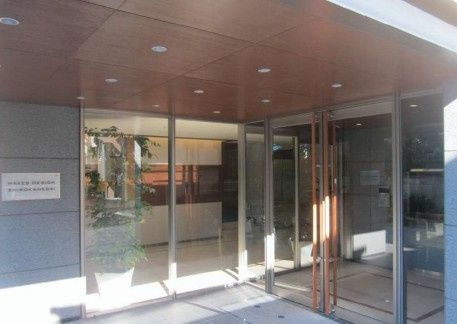 メイクスデザイン白金台のエントランス