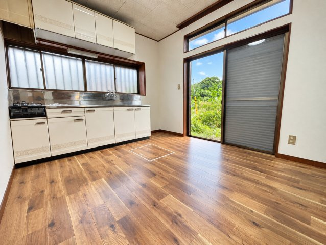 市原市南岩崎　中古戸建のキッチン|※画像の一部はAIを用いて加工・編集しています。実際の状況と異なる場合がありますので、ご了承下さい。