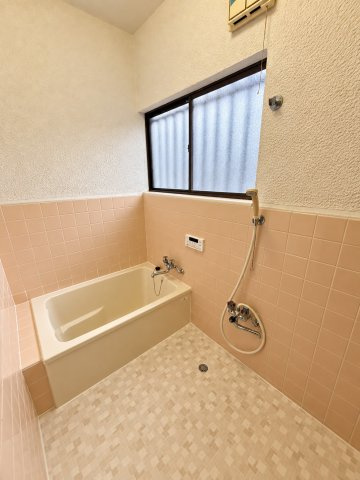 市原市南岩崎　中古戸建の浴室|※画像の一部はAIを用いて加工・編集しています。実際の状況と異なる場合がありますので、ご了承下さい。