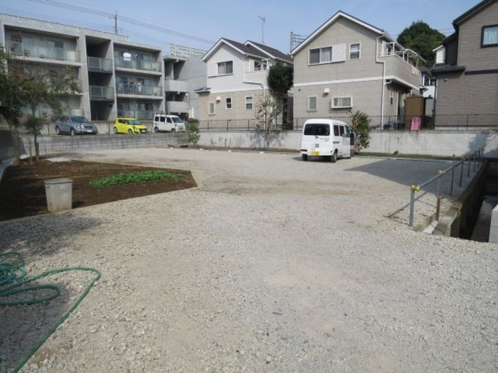 ローカス・グランデの駐車場