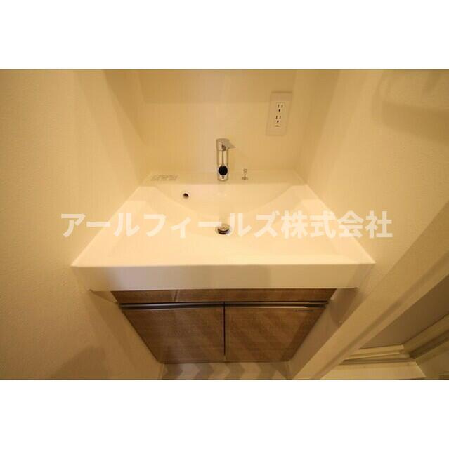 ＣＲＥＳＣＥＮＴ　ＣＯＵＲＴの独立洗面台