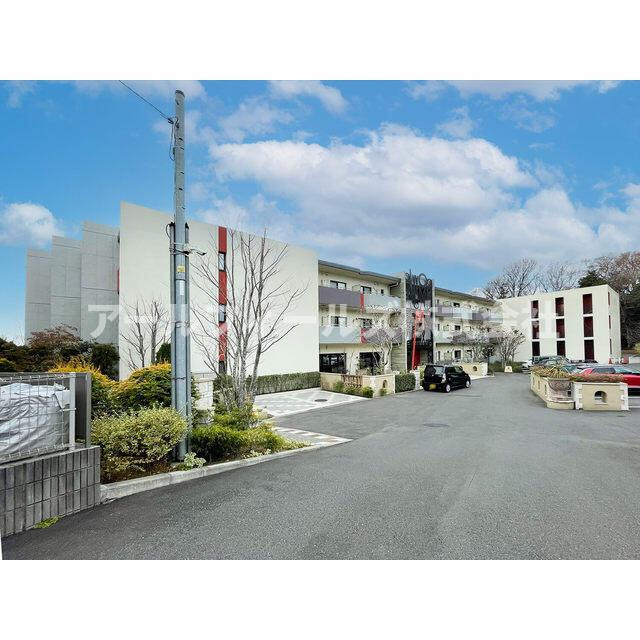 ＣＲＥＳＣＥＮＴ　ＣＯＵＲＴの外観