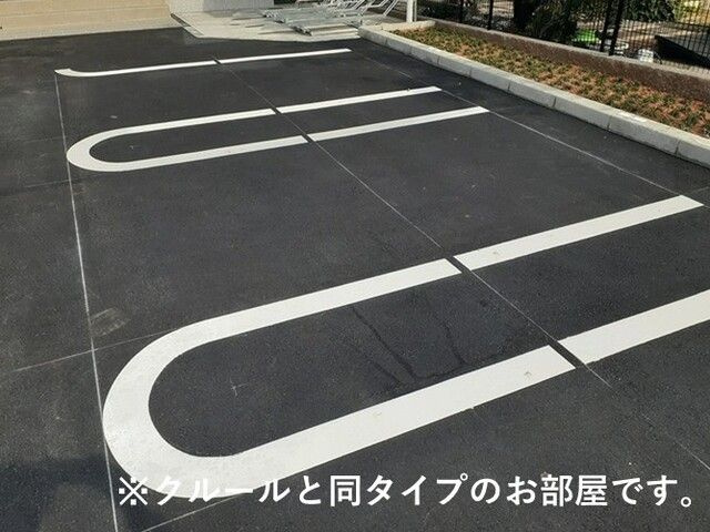 カルム・シャルールの駐車場