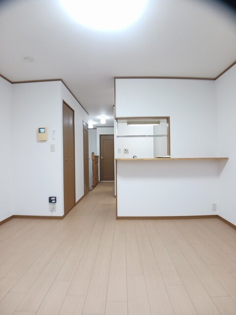 エアリーヴィラ壱番館の居間・リビング|こちらの居間で趣味の時間をお楽しみください