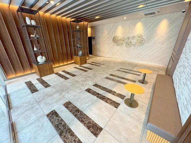 スプランディッド十三本町のロビー