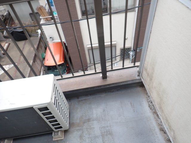 五光ビルのバルコニー