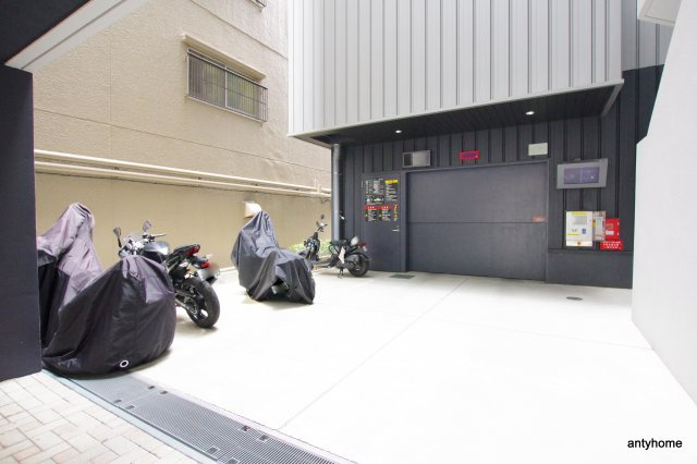 フレール江坂レジデンシャル 仲介手数料無料の駐車場