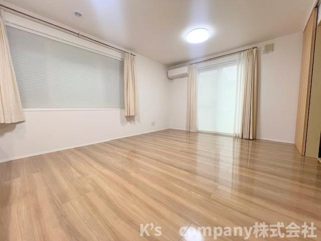 ◎高座高座郡寒川町大曲2丁目　中古戸建◎の居間・リビング|リビングスペース◇広い窓から明るい日差しが入る心地よい空間です◇