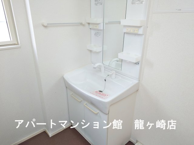 プレ・アビタシオン土浦Ⅲの独立洗面台|洗面所