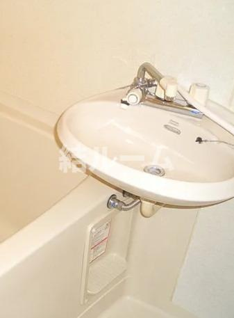 新宿区西早稲田１丁目のアパートの洗面所