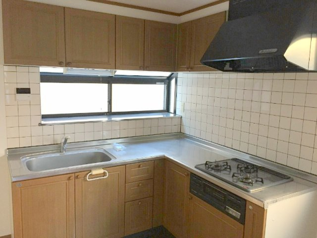 大森中戸建のキッチン|システムキッチン