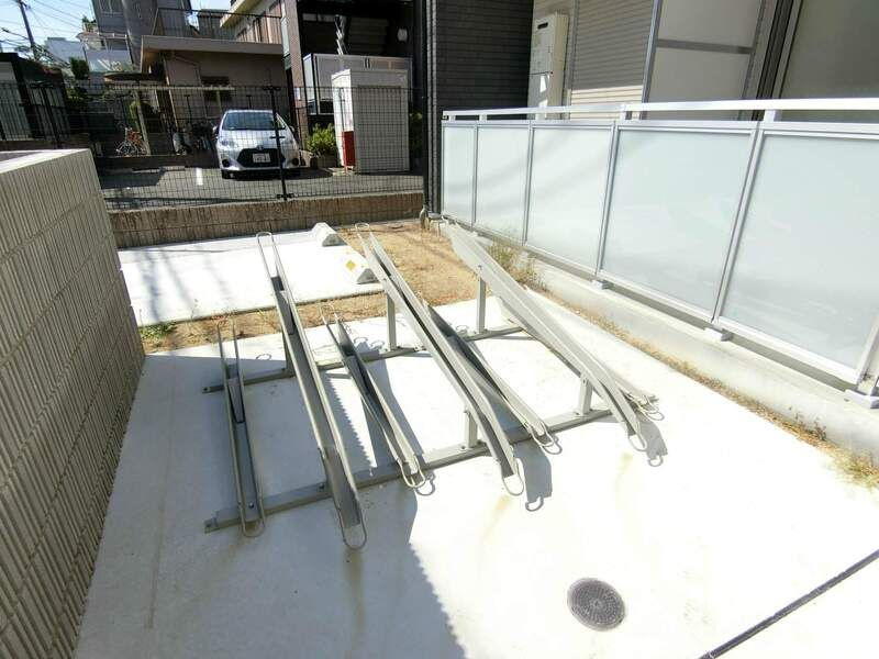 リブリ・千里丘の駐車場
