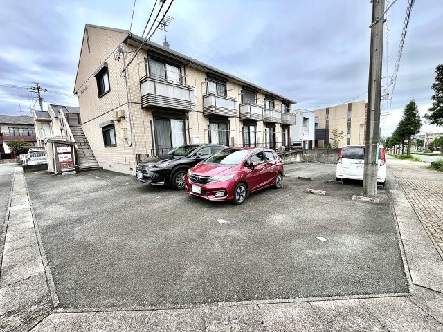 ブランドールGの駐車場