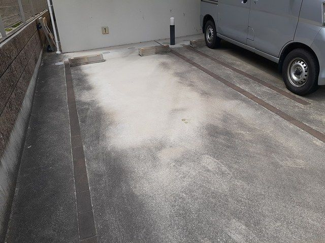 メゾン北花山の駐車場