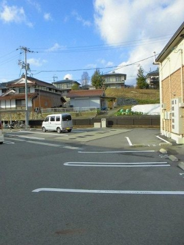 バービー・カール　Ｃ棟の駐車場|駐車場があるので、車を買う予定の方も安心です