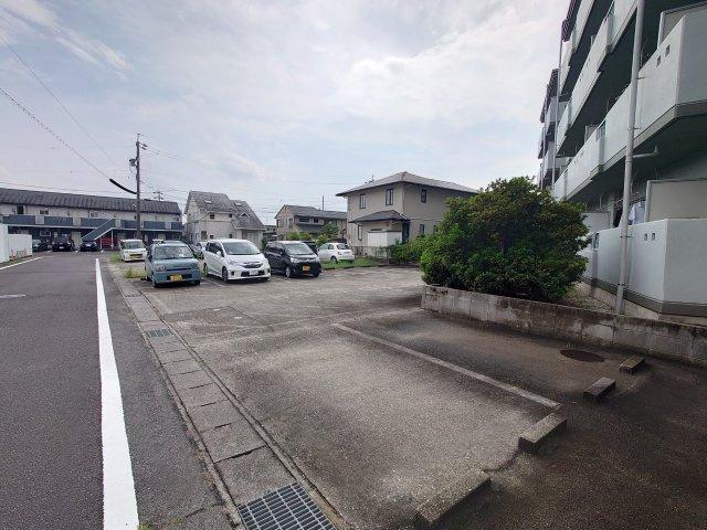 プラザすずきの駐車場