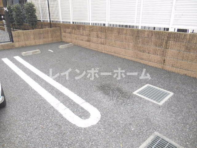エレガンラルジュⅡの駐車場