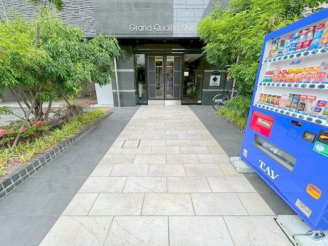 グランカリテ新大阪WESTのエントランス