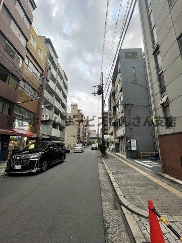 エンポリウムビルの周辺|前面道路