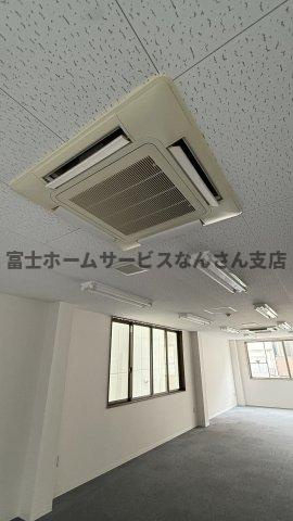 エンポリウムビルのバルコニー
