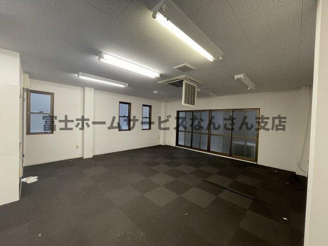 エンポリウムビルの内装