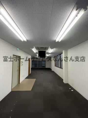 エンポリウムビルの内装