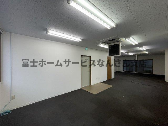 エンポリウムビルの内装