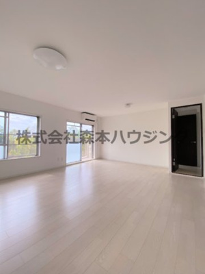 【居間・リビング】 | 　香里三井I住宅 | こちらのリビングで趣味の時間をお楽しみください