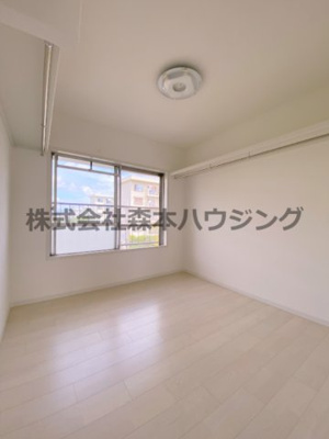 【洋室】 | 　香里三井I住宅 | 明るい洋室です