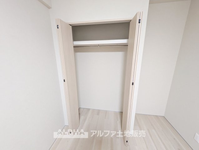 レクセルマンション東村山マンションの収納|【Smart Storage】
◆WIC＆パントリー◆衣類をまとめやすいWICに加え、キッチンまわりの整理に便利なパントリーも備えています。