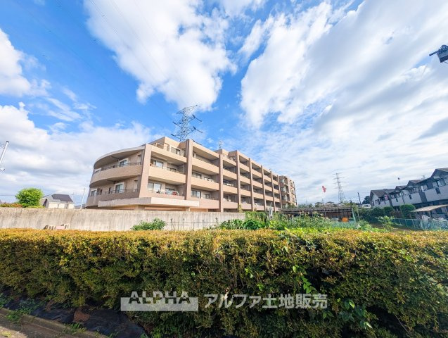 レクセルマンション東村山の外観|【Comfort Residence】
◆マンション外観◆西武新宿線「東村山」駅徒歩12分。駅へのアクセスと住環境を両立した住まいです。