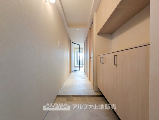 レクセルマンション東村山の玄関|【Welcome Home】
◆玄関◆シューズボックスを備え、靴や小物をすっきり収納。住まいの入口を整えやすい玄関スペースです。