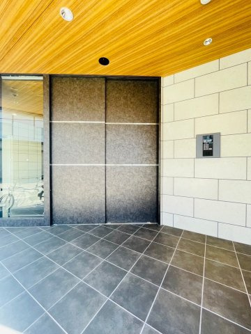 【エントランス】 | シスネ難波宮