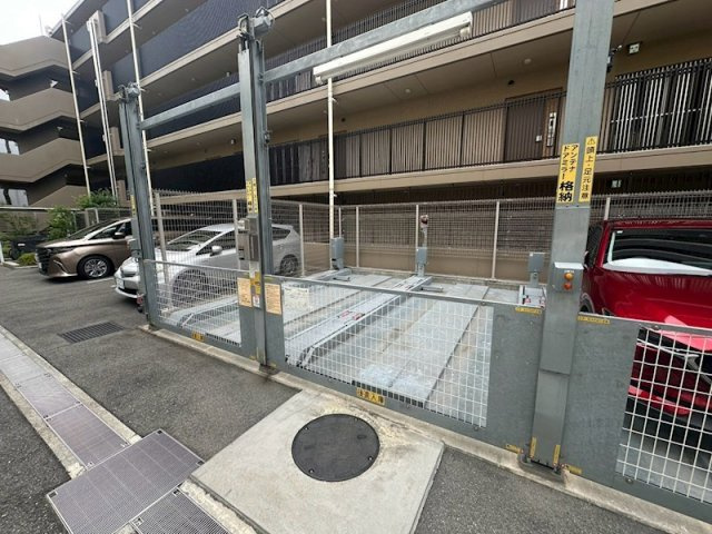ザ・パークハウス住吉川の駐車場
