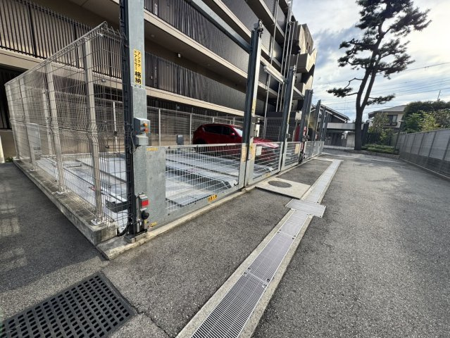 ザ・パークハウス住吉川の駐車場