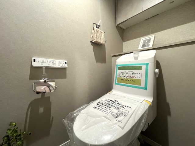 全１０棟のビッグコミュニティ☆充実した共用施設も魅力♪お部屋は全室にウォークインクローゼット付きって嬉しくないですか♪な、【港北ニュータウンイオ７番館】リフォームのトイレ|清潔感のあるトイレです