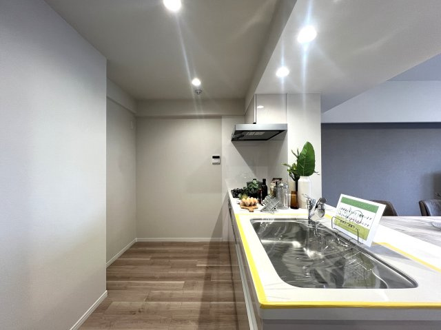 全１０棟のビッグコミュニティ☆充実した共用施設も魅力♪お部屋は全室にウォークインクローゼット付きって嬉しくないですか♪な、【港北ニュータウンイオ７番館】リフォームのキッチン|キッチンでお料理をお楽しみください