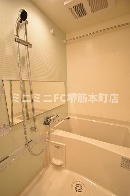ファーストフィオーレ谷町六丁目フェリシアの浴室