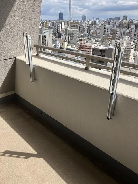 グローベルザ・ステーション三ノ輪のバルコニー