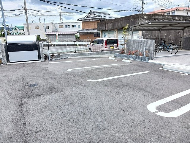 ベル　ソレイユの駐車場