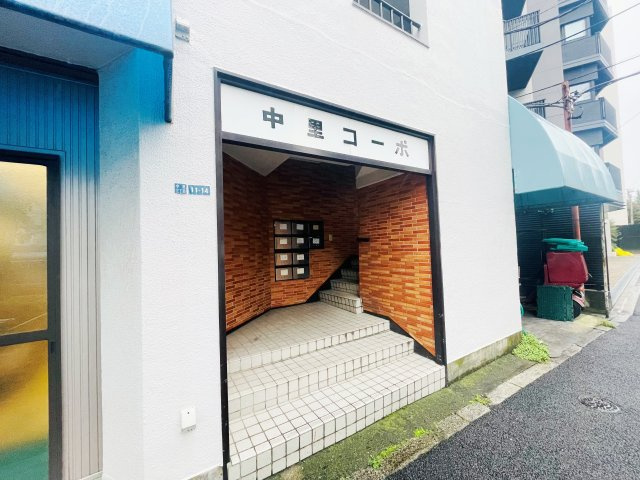 中里コーポのエントランス