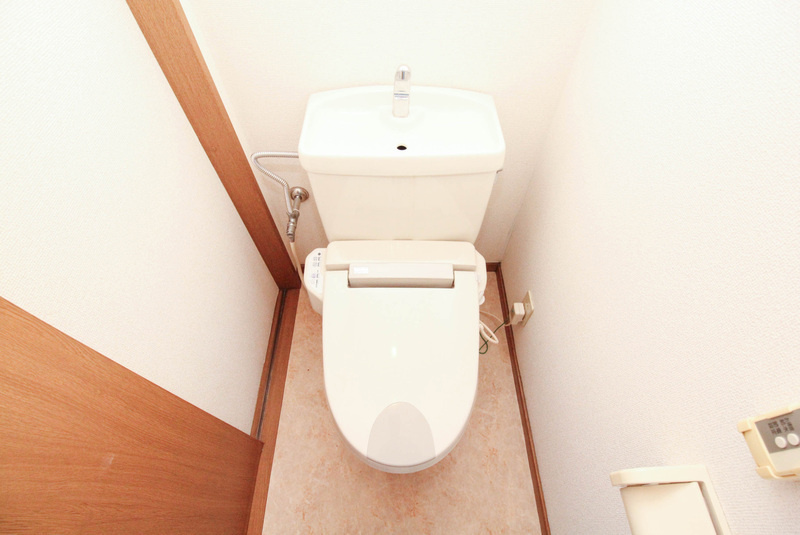 ミカハウスのトイレ|落ち着いた色調のトイレです