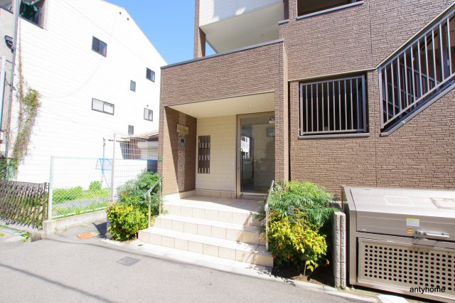 ラルーチェ　仲介手数料無料のエントランス