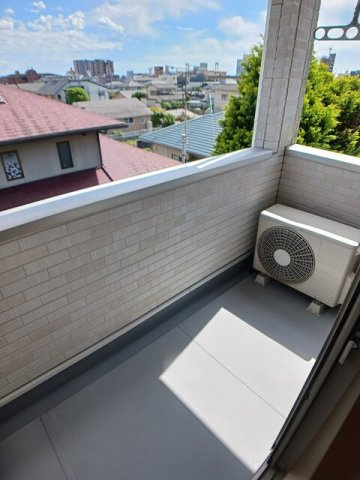 イーストサイドのバルコニー|お洗濯にも便利なバルコニー付き