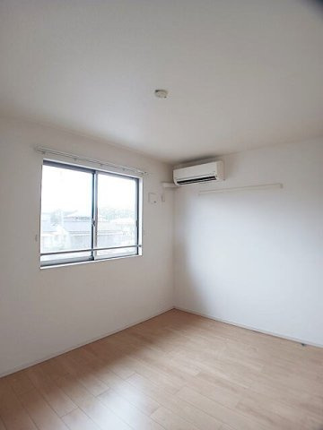 フォレスト広崎の内装|明るい室内です
